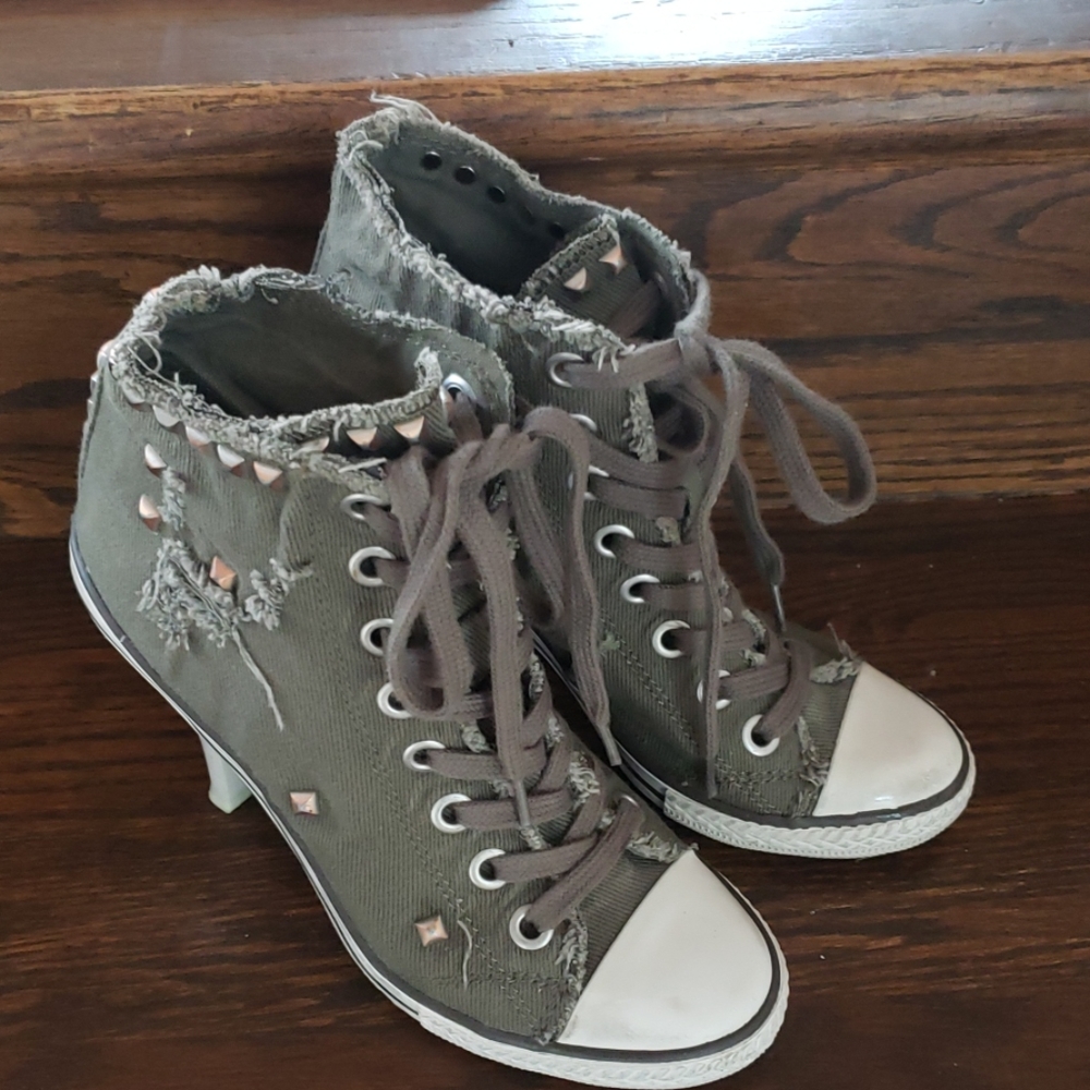 High heel ankle tennis shoe